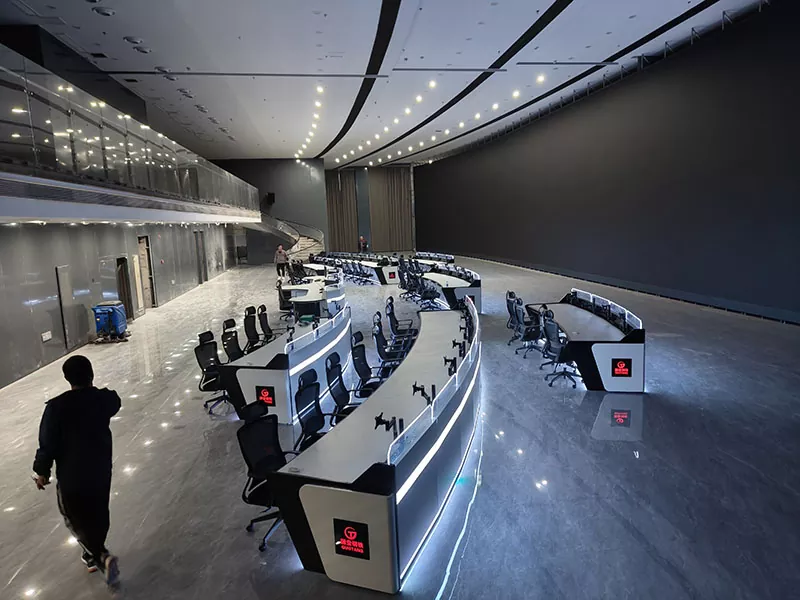 घुमावदार मॉनिटरिंग कंसोल