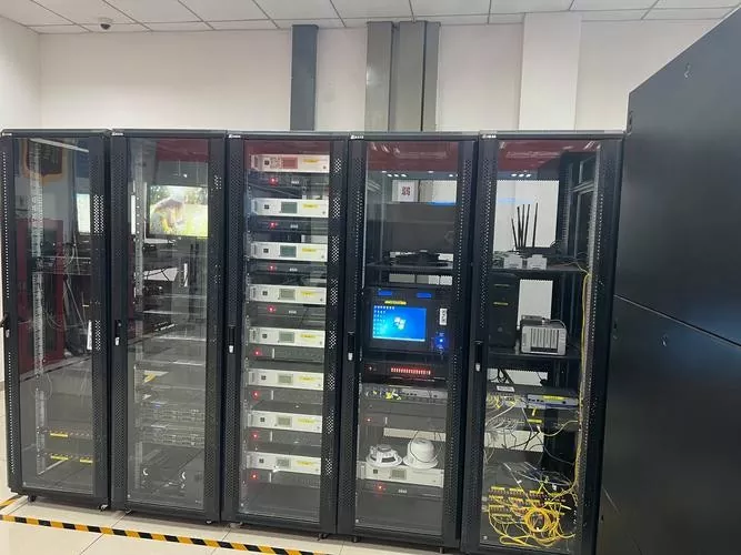 कमजोर वर्तमान मंत्रिमंडल